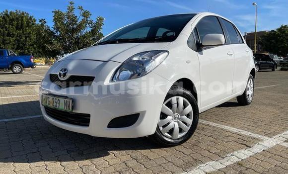 Nunua Ilio tumika Toyota Yaris Nyeupe Gari ndani ya Beitbridge nchini Matabeleland Kusini