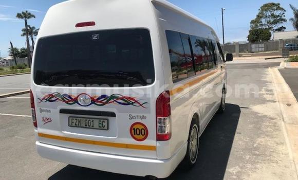 Tenga Tsaru Toyota Hiace Chena Mota in Beitbridge in Matabeleland South Tenga Tsaru Toyota Hiace Chena Mota in Beitbridge in Matabeleland South