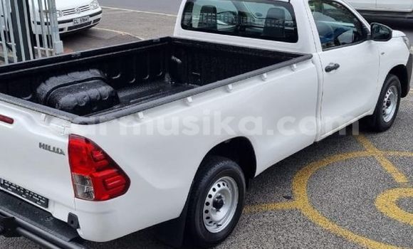 Buy Used Toyota Hilux White Car in Beitbridge in Matabeleland South Buy Used Toyota Hilux White Car in Beitbridge in Matabeleland South