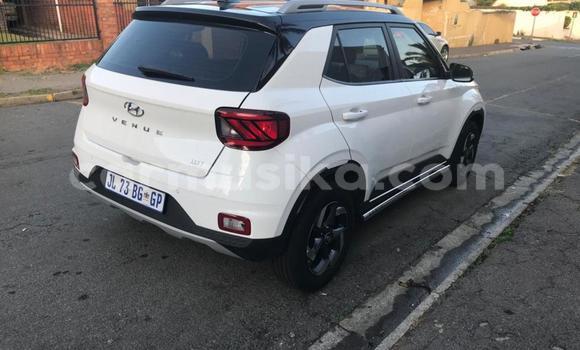 Tenga Tsaru Hyundai Verna Chena Mota in Beitbridge in Matabeleland South Tenga Tsaru Hyundai Verna Chena Mota in Beitbridge in Matabeleland South