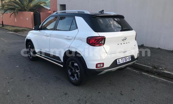 Tenga Tsaru Hyundai Verna Chena Mota in Beitbridge in Matabeleland South Tenga Tsaru Hyundai Verna Chena Mota in Beitbridge in Matabeleland South