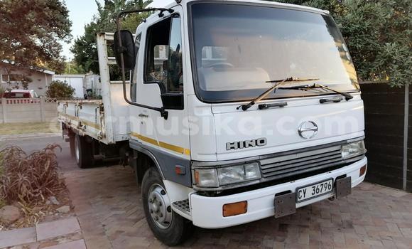 Acheter Occasion Utilitaire Hino 300 Blanc à Beitbridge, Matabeleland South Acheter Occasion Utilitaire Hino 300 Blanc à Beitbridge, Matabeleland South