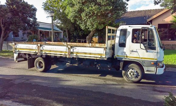Acheter Occasion Utilitaire Hino 300 Blanc à Beitbridge, Matabeleland South Acheter Occasion Utilitaire Hino 300 Blanc à Beitbridge, Matabeleland South