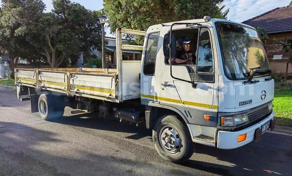Acheter Occasion Utilitaire Hino 300 Blanc à Beitbridge, Matabeleland South Acheter Occasion Utilitaire Hino 300 Blanc à Beitbridge, Matabeleland South