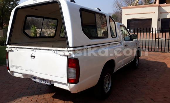 Acheter Occasion Voiture Nissan Hardbody Blanc à Beitbridge, Matabeleland South Acheter Occasion Voiture Nissan Hardbody Blanc à Beitbridge, Matabeleland South