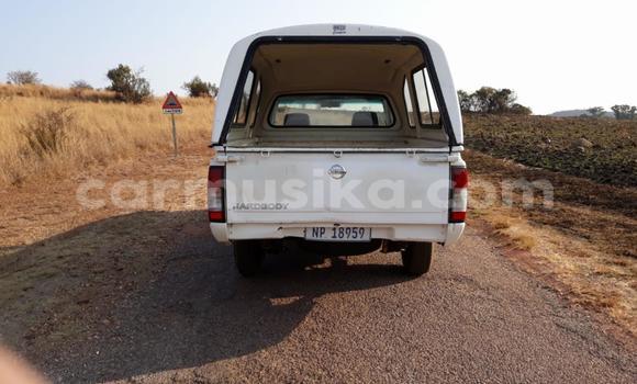 Acheter Occasion Voiture Nissan Hardbody Blanc à Beitbridge, Matabeleland South Acheter Occasion Voiture Nissan Hardbody Blanc à Beitbridge, Matabeleland South
