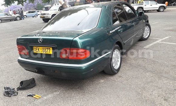 Acheter Occasion Voiture Mercedes‒Benz E–Class Vert à Alexandra Park, Harare Acheter Occasion Voiture Mercedes‒Benz E–Class Vert à Alexandra Park, Harare