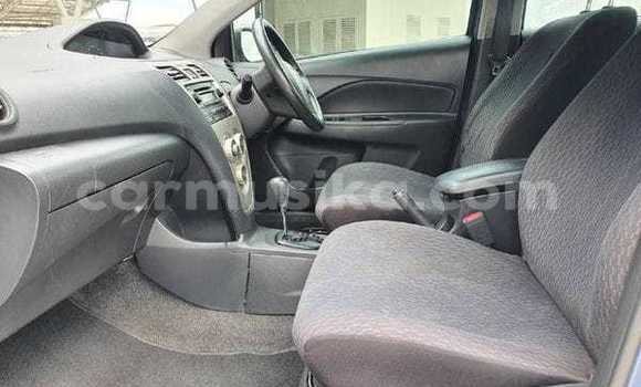 Acheter Occasion Voiture Toyota Yaris Bleu à Beitbridge, Matabeleland South Acheter Occasion Voiture Toyota Yaris Bleu à Beitbridge, Matabeleland South