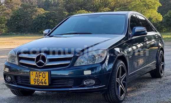 Nunua Ilio tumika Mercedes‒Benz C–Class Kijani Gari ndani ya Harare nchini Harare