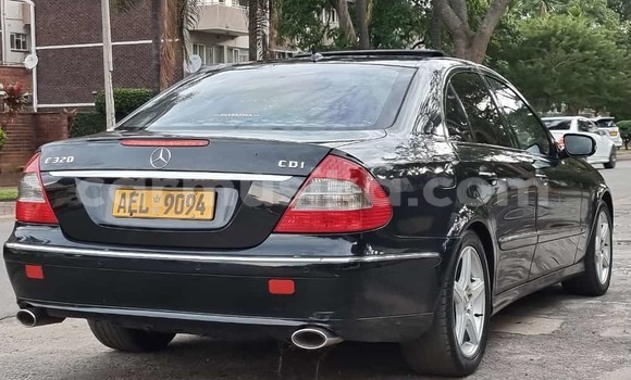 Acheter Occasion Voiture Mercedes‒Benz E–Class Noir à Harare, Harare Acheter Occasion Voiture Mercedes‒Benz E–Class Noir à Harare, Harare