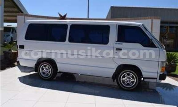 Buy Used Toyota Hiace White Car in Beitbridge in Matabeleland South