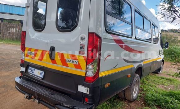 Acheter Occasion Voiture IVECO Massif Blanc à Beitbridge, Matabeleland South Acheter Occasion Voiture IVECO Massif Blanc à Beitbridge, Matabeleland South