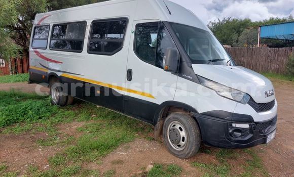 Acheter Occasion Voiture IVECO Massif Blanc à Beitbridge, Matabeleland South Acheter Occasion Voiture IVECO Massif Blanc à Beitbridge, Matabeleland South