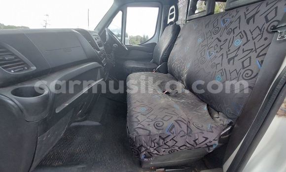 Acheter Occasion Voiture IVECO Massif Blanc à Beitbridge, Matabeleland South Acheter Occasion Voiture IVECO Massif Blanc à Beitbridge, Matabeleland South