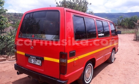 Tenga Tsaru Toyota Hiace Tsvuku Mota in Beitbridge in Matabeleland South Tenga Tsaru Toyota Hiace Tsvuku Mota in Beitbridge in Matabeleland South