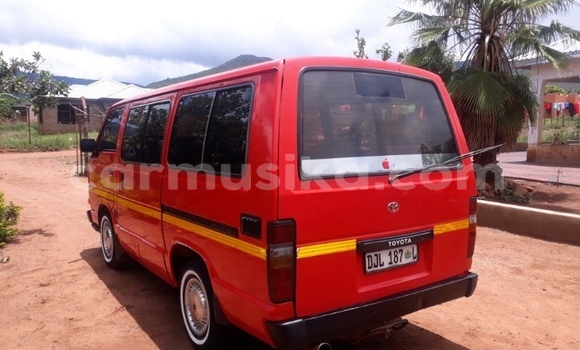 Tenga Tsaru Toyota Hiace Tsvuku Mota in Beitbridge in Matabeleland South Tenga Tsaru Toyota Hiace Tsvuku Mota in Beitbridge in Matabeleland South