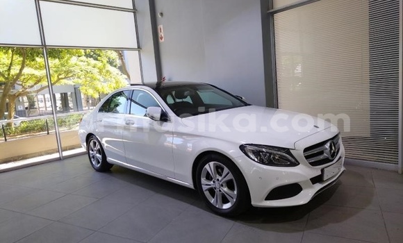 Nunua Ilio tumika Mercedes‒Benz C-klasse Nyeupe Gari ndani ya Beitbridge nchini Matabeleland Kusini