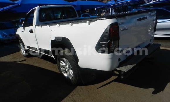 Acheter Occasion Voiture Toyota Hilux Blanc à Beitbridge, Matabeleland South Acheter Occasion Voiture Toyota Hilux Blanc à Beitbridge, Matabeleland South