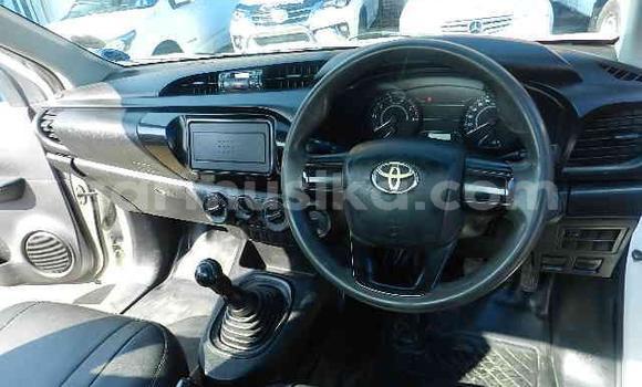 Acheter Occasion Voiture Toyota Hilux Blanc à Beitbridge, Matabeleland South Acheter Occasion Voiture Toyota Hilux Blanc à Beitbridge, Matabeleland South