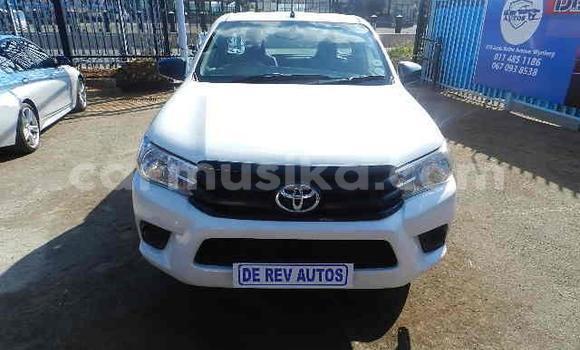 Acheter Occasion Voiture Toyota Hilux Blanc à Beitbridge, Matabeleland South Acheter Occasion Voiture Toyota Hilux Blanc à Beitbridge, Matabeleland South