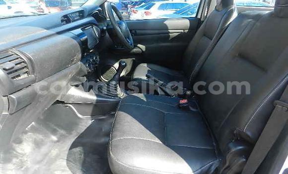 Acheter Occasion Voiture Toyota Hilux Blanc à Beitbridge, Matabeleland South Acheter Occasion Voiture Toyota Hilux Blanc à Beitbridge, Matabeleland South