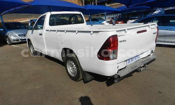 Acheter Occasion Voiture Toyota Hilux Blanc à Beitbridge, Matabeleland South Acheter Occasion Voiture Toyota Hilux Blanc à Beitbridge, Matabeleland South