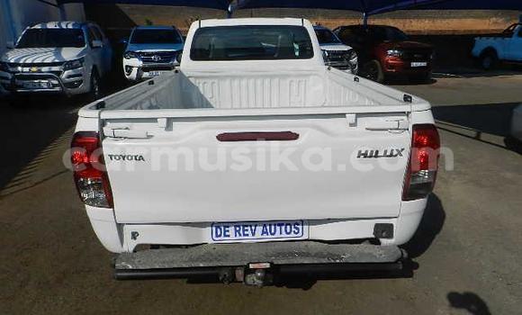 Acheter Occasion Voiture Toyota Hilux Blanc à Beitbridge, Matabeleland South Acheter Occasion Voiture Toyota Hilux Blanc à Beitbridge, Matabeleland South