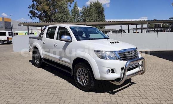 Buy Used Toyota Hilux White Car in Beitbridge in Matabeleland South