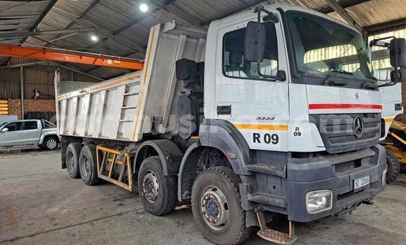 Acheter Occasion Utilitaire Mercedes‒Benz 1213 Blanc à Beitbridge, Matabeleland South Acheter Occasion Utilitaire Mercedes‒Benz 1213 Blanc à Beitbridge, Matabeleland South