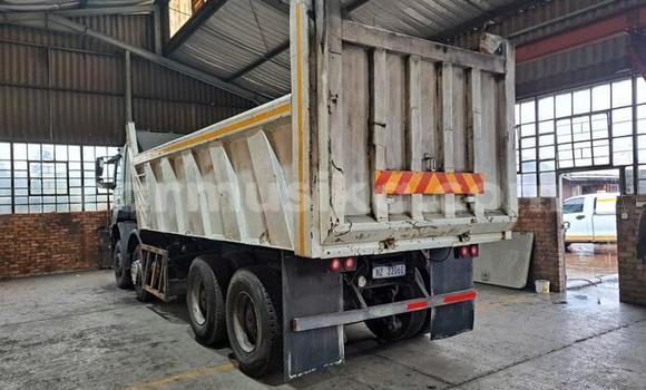 Acheter Occasion Utilitaire Mercedes‒Benz 1213 Blanc à Beitbridge, Matabeleland South Acheter Occasion Utilitaire Mercedes‒Benz 1213 Blanc à Beitbridge, Matabeleland South