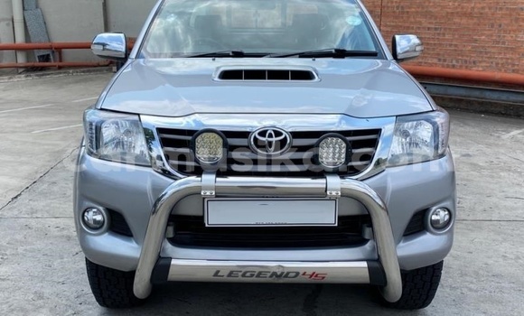 Nunua Ilio tumika Toyota Hilux Fedha Gari ndani ya Belvedere nchini Harare Nunua Ilio tumika Toyota Hilux Fedha Gari ndani ya Belvedere nchini Harare