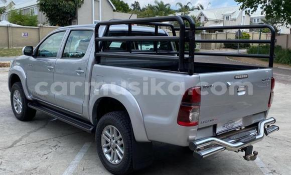 Nunua Ilio tumika Toyota Hilux Fedha Gari ndani ya Belvedere nchini Harare Nunua Ilio tumika Toyota Hilux Fedha Gari ndani ya Belvedere nchini Harare