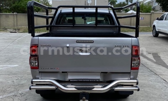 Nunua Ilio tumika Toyota Hilux Fedha Gari ndani ya Belvedere nchini Harare Nunua Ilio tumika Toyota Hilux Fedha Gari ndani ya Belvedere nchini Harare