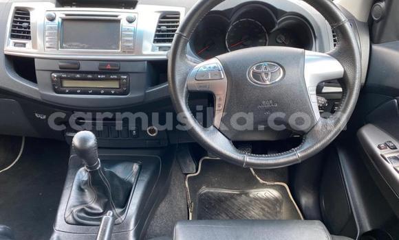 Nunua Ilio tumika Toyota Hilux Fedha Gari ndani ya Belvedere nchini Harare Nunua Ilio tumika Toyota Hilux Fedha Gari ndani ya Belvedere nchini Harare