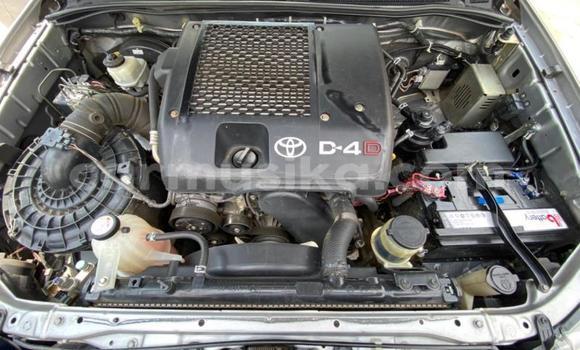 Nunua Ilio tumika Toyota Hilux Fedha Gari ndani ya Belvedere nchini Harare Nunua Ilio tumika Toyota Hilux Fedha Gari ndani ya Belvedere nchini Harare