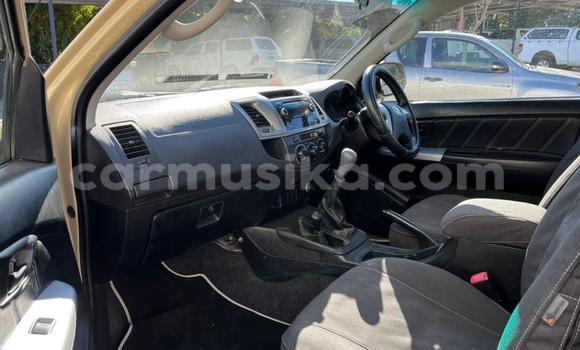 Nunua Ilio tumika Toyota Hilux Brown Gari ndani ya Beitbridge nchini Matabeleland Kusini Nunua Ilio tumika Toyota Hilux Brown Gari ndani ya Beitbridge nchini Matabeleland Kusini