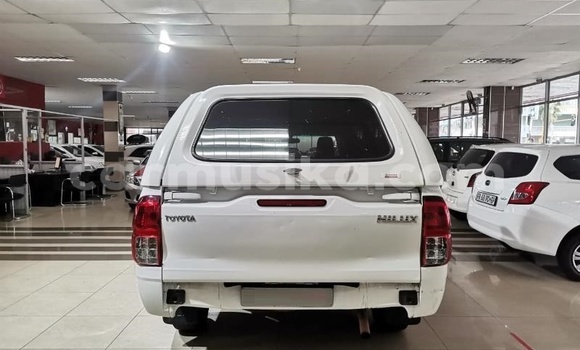 Tenga Tsaru Toyota Hilux Chena Mota in Beitbridge in Matabeleland South Tenga Tsaru Toyota Hilux Chena Mota in Beitbridge in Matabeleland South