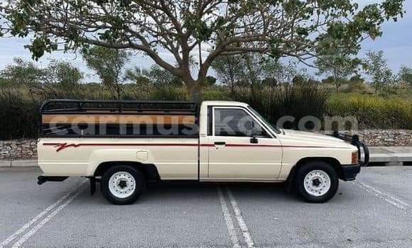 Tenga Tsaru Toyota Hilux Zvimwe Mota in Beitbridge in Matabeleland South Tenga Tsaru Toyota Hilux Zvimwe Mota in Beitbridge in Matabeleland South