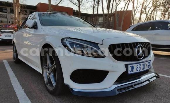 Acheter Occasion Voiture Mercedes-Benz C250 coupe Blanc à Beitbridge, Matabeleland South Acheter Occasion Voiture Mercedes-Benz C250 coupe Blanc à Beitbridge, Matabeleland South