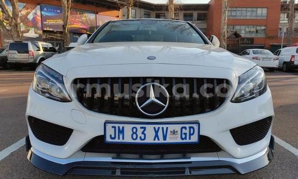 Acheter Occasion Voiture Mercedes-Benz C250 coupe Blanc à Beitbridge, Matabeleland South Acheter Occasion Voiture Mercedes-Benz C250 coupe Blanc à Beitbridge, Matabeleland South