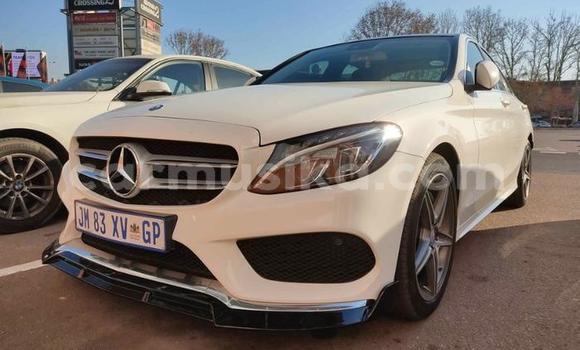 Acheter Occasion Voiture Mercedes-Benz C250 coupe Blanc à Beitbridge, Matabeleland South Acheter Occasion Voiture Mercedes-Benz C250 coupe Blanc à Beitbridge, Matabeleland South
