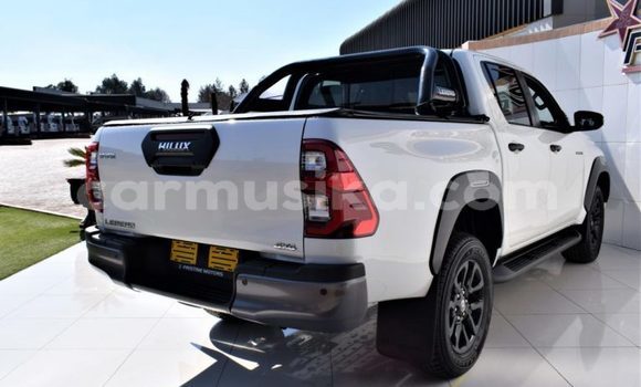 Nunua Ilio tumika Toyota Hiluxe VIGO Nyeupe Gari ndani ya Beitbridge nchini Matabeleland Kusini