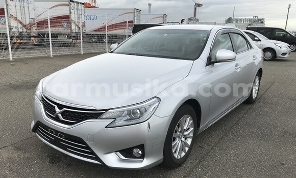 Tenga Tsaru Toyota Mark X Sirivha Mota in Beitbridge in Matabeleland South