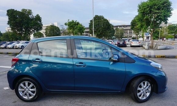 Buy Used Toyota Yaris Blue Car in Beitbridge in Matabeleland South Buy Used Toyota Yaris Blue Car in Beitbridge in Matabeleland South