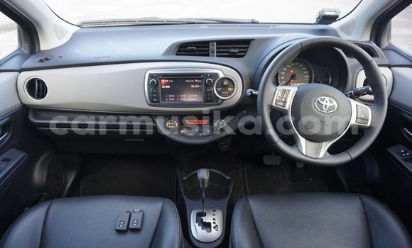 Buy Used Toyota Yaris Blue Car in Beitbridge in Matabeleland South Buy Used Toyota Yaris Blue Car in Beitbridge in Matabeleland South