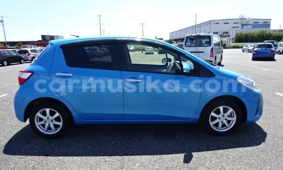 Buy Used Toyota Vitz Blue Car in Beitbridge in Matabeleland South Buy Used Toyota Vitz Blue Car in Beitbridge in Matabeleland South