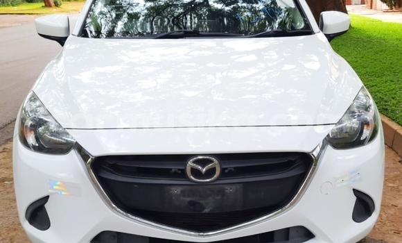 Nunua Mpya Mazda Demio Nyeupe Gari ndani ya Borrowdale nchini Harare