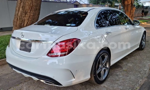 Acheter Neuf Voiture Mercedes-Benz C180 COUPE Blanc à Borrowdale, Harare Acheter Neuf Voiture Mercedes-Benz C180 COUPE Blanc à Borrowdale, Harare