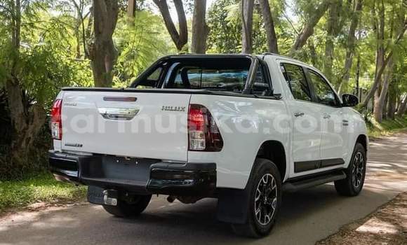 Acheter Neuf Voiture Toyota Hilux Blanc à Borrowdale, Harare Acheter Neuf Voiture Toyota Hilux Blanc à Borrowdale, Harare