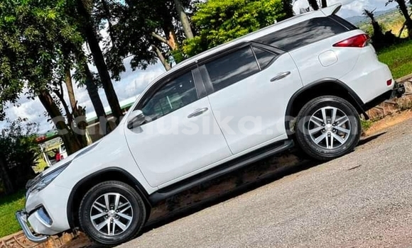 Acheter Neuf Voiture Toyota Fortuner Blanc à Borrowdale, Harare Acheter Neuf Voiture Toyota Fortuner Blanc à Borrowdale, Harare